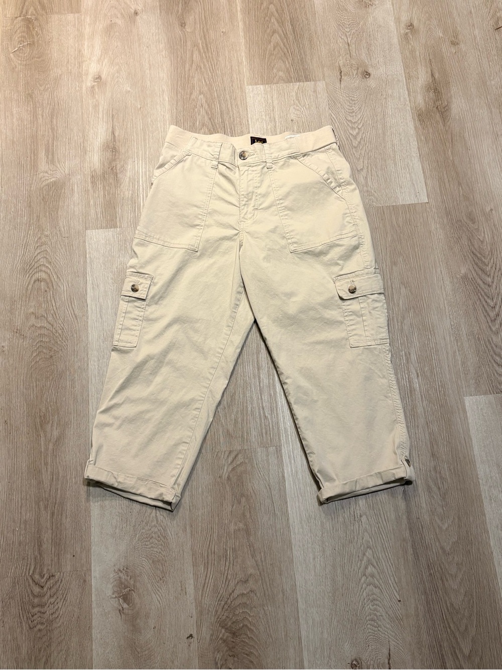 Lee Tan Cargo Capris Size 8 Cropped Pants Stretchy Waist Band Gorpcore Y2K